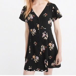 FLATTERING FLORAL DRESS